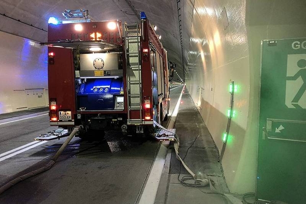 Feuer im Perjentunnel - Tunnelübung der Feuerwehren Landeck und Zams